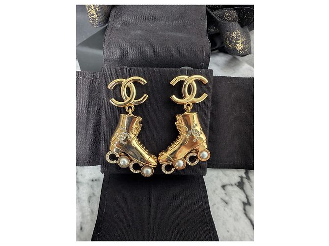 Orecchini a lobo Chanel 2024 La Cruise Coco Roller skates CC con scatola D'oro - vista 2
