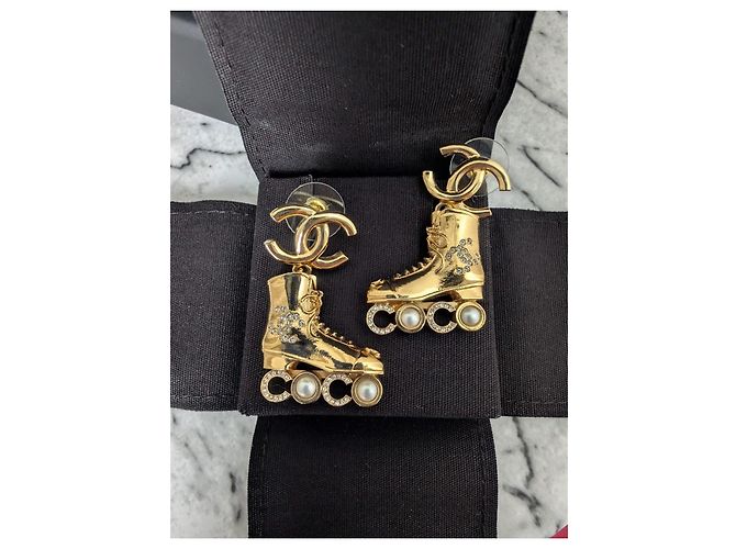 Orecchini a lobo Chanel 2024 La Cruise Coco Roller skates CC con scatola D'oro - vista 6
