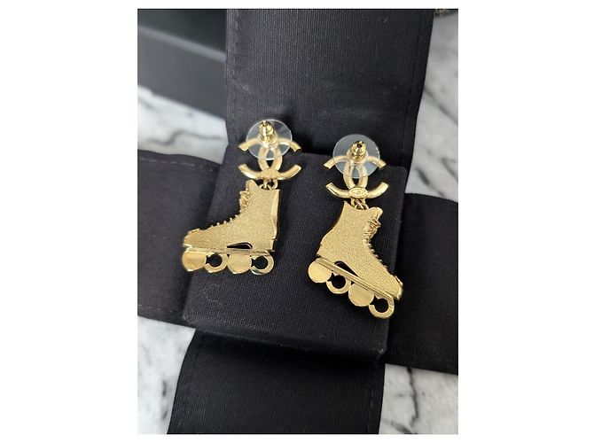 Orecchini a lobo Chanel 2024 La Cruise Coco Roller skates CC con scatola D'oro - vista 9