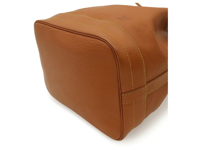 Borsa a Spalla Louis Vuitton Epi Noe D'oro Cammello - vista 4