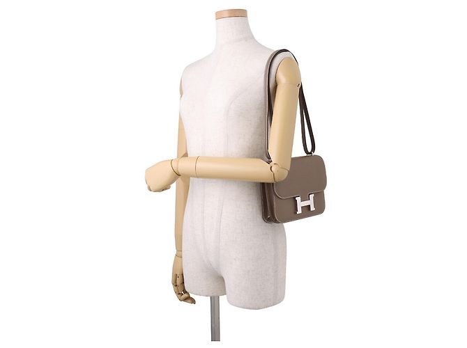 Hermès Bolsa de Ombro Mini Constance Hermes Taupe - vista 4