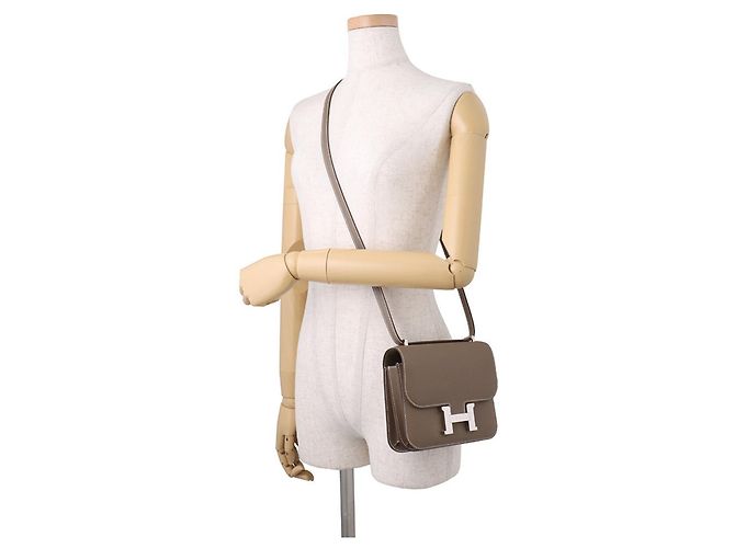 Hermès Bolsa de Ombro Mini Constance Hermes Taupe - vista 5