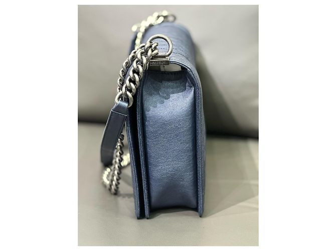 Borsa a tracolla Chanel LeBoy Large Pearl Blue in pelle - vista 3