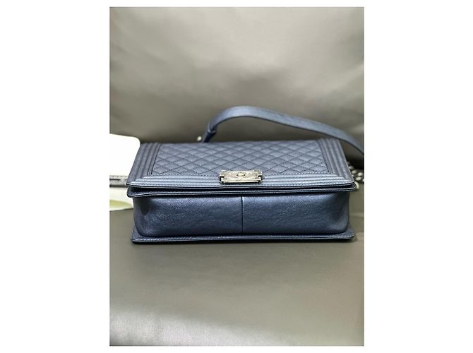 Borsa a tracolla Chanel LeBoy Large Pearl Blue in pelle - vista 4
