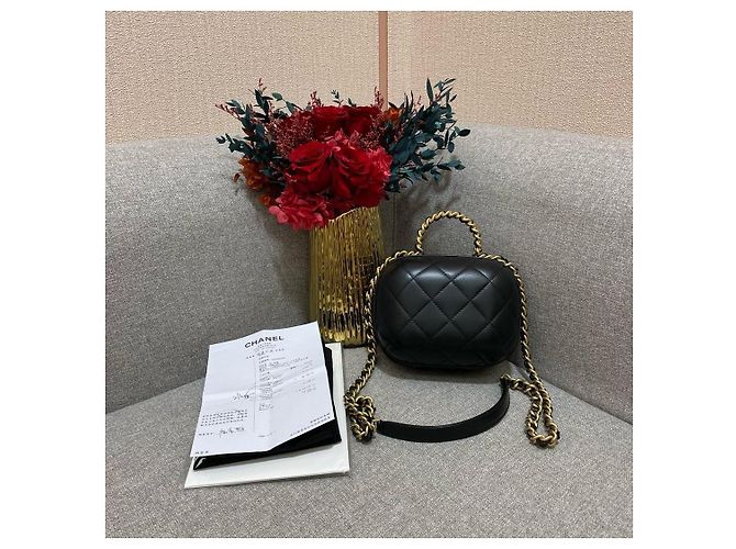 Chanel Vanity Case aus schwarzem gestepptem Lammleder mit Kette - Ansicht 3
