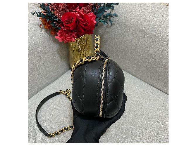 Chanel Vanity Case aus schwarzem gestepptem Lammleder mit Kette - Ansicht 5