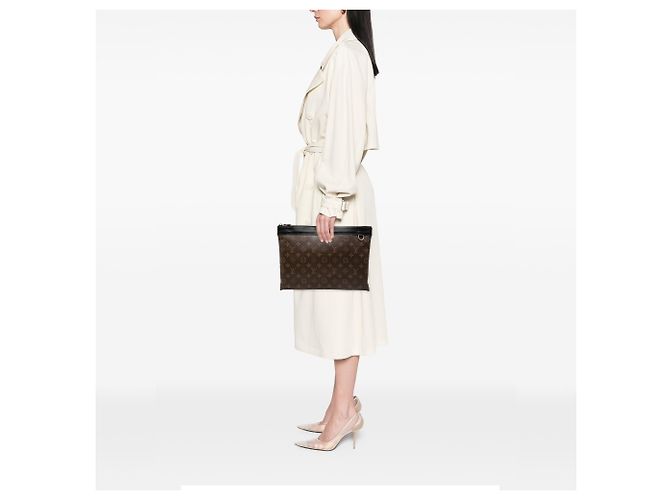 Louis Vuitton Marrone Monogram Macassar Discovery Pochette GM - vista 7