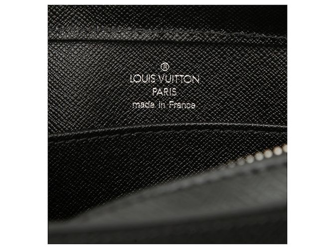 Louis Vuitton Pochette Baikal in pelle Taiga nera Nero - vista 5