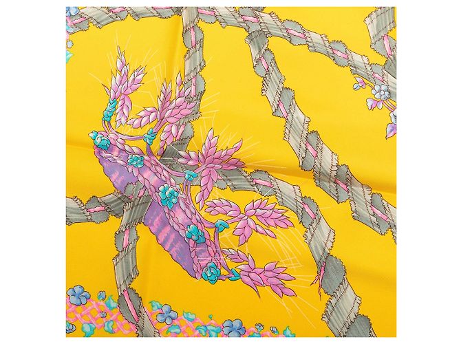 Sciarpa in seta Hermès Yellow Le Sacre du Printemps 90 Giallo - vista 3