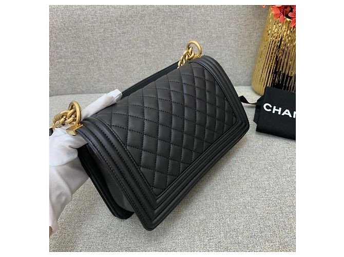 Chanel Boy Tasche aus schwarzem Lammleder Größe Medium - Ansicht 5