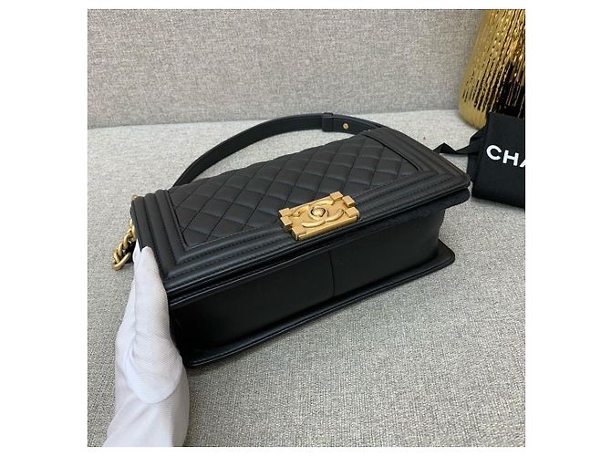 Chanel Boy Tasche aus schwarzem Lammleder Größe Medium - Ansicht 6