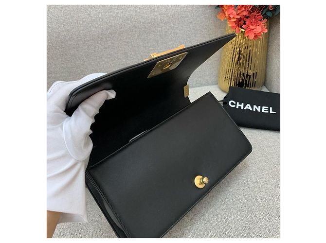 Chanel Boy Tasche aus schwarzem Lammleder Größe Medium - Ansicht 7