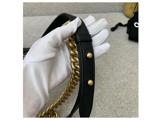 Chanel Boy Tasche aus schwarzem Lammleder Größe Medium - Ansicht 9