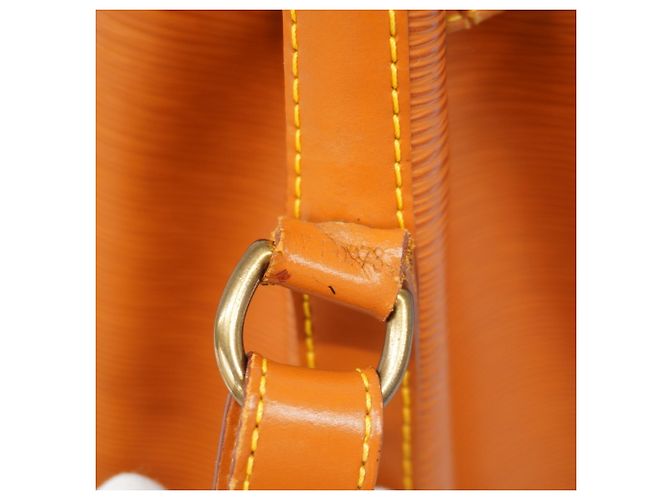 Borsa a Spalla Louis Vuitton Epi Noe D'oro - vista 10