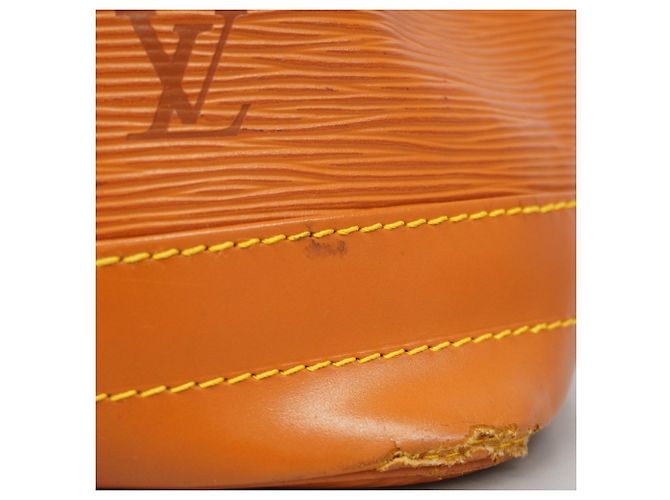 Borsa a Spalla Louis Vuitton Epi Noe D'oro - vista 11