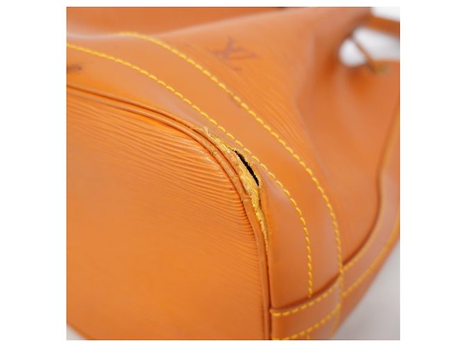 Borsa a Spalla Louis Vuitton Epi Noe D'oro - vista 6