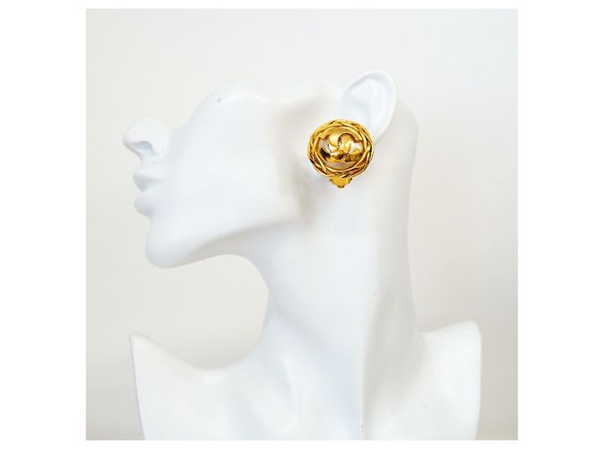 Orecchini a clip dorati Chanel con logo Coco D'oro - vista 5