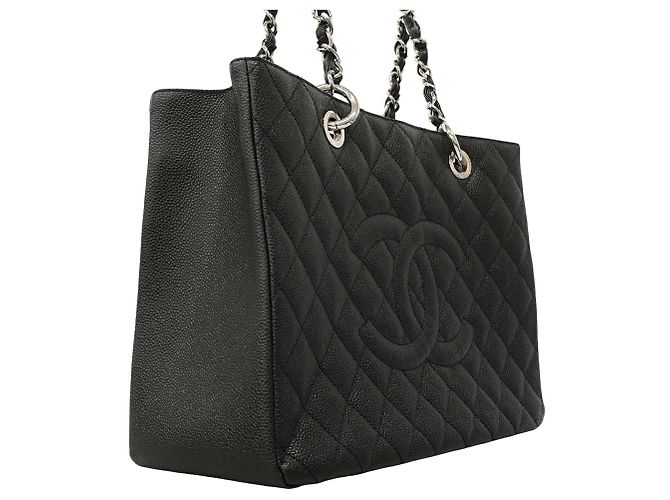 Sac cabas Chanel en cuir de veau grainé noir - vue 2