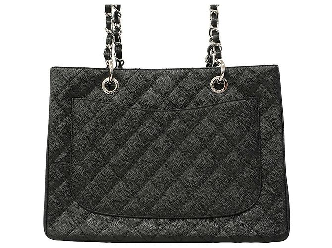 Sac cabas Chanel en cuir de veau grainé noir - vue 6