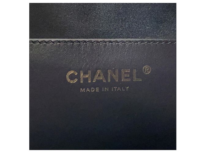 Borsa a tracolla Chanel Matelassé Black Chain Nero - vista 12