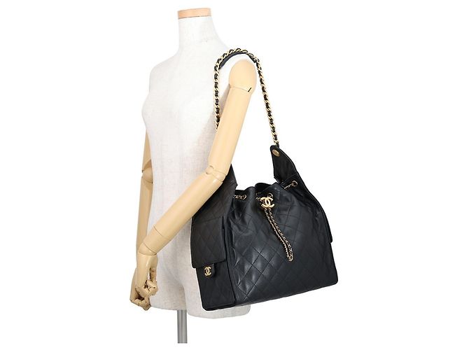 Borsa a tracolla Chanel Matelassé Black Chain Nero - vista 4