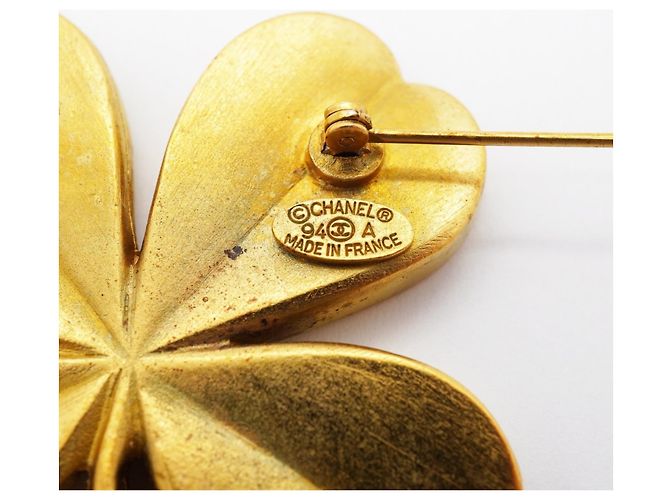 Spilla Chanel con motivo a trifoglio placcato oro D'oro - vista 4