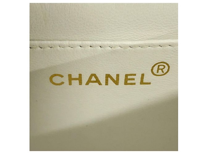 Borsa a tracolla Chanel White Matelassé Chain Bianco - vista 17