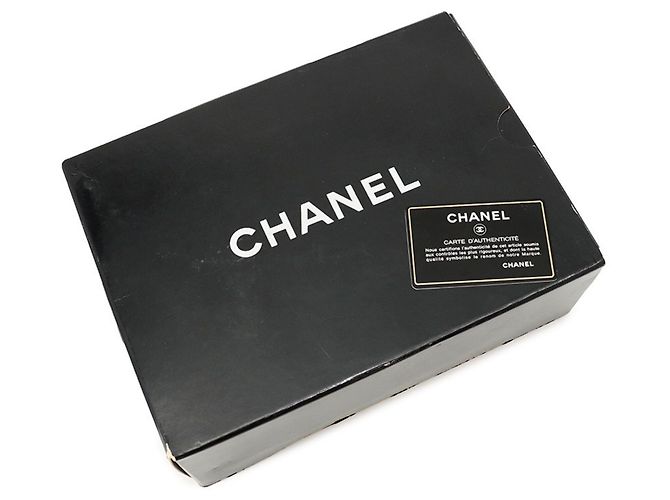 Borsa a tracolla Chanel White Matelassé Chain Bianco - vista 19