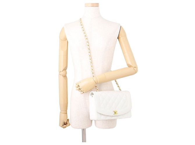 Borsa a tracolla Chanel White Matelassé Chain Bianco - vista 4