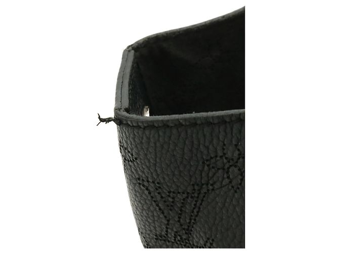 Sac à main Louis Vuitton Monogram Mahina PM Noir - vue 5