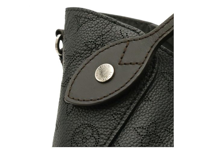 Sac à main Louis Vuitton Monogram Mahina PM Noir - vue 7