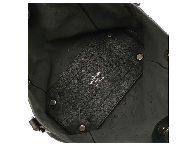 Sac à main Louis Vuitton Monogram Mahina PM Noir - vue 9
