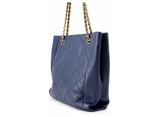 Borsa Chanel Matelassé in Navy Blu navy - vista 2