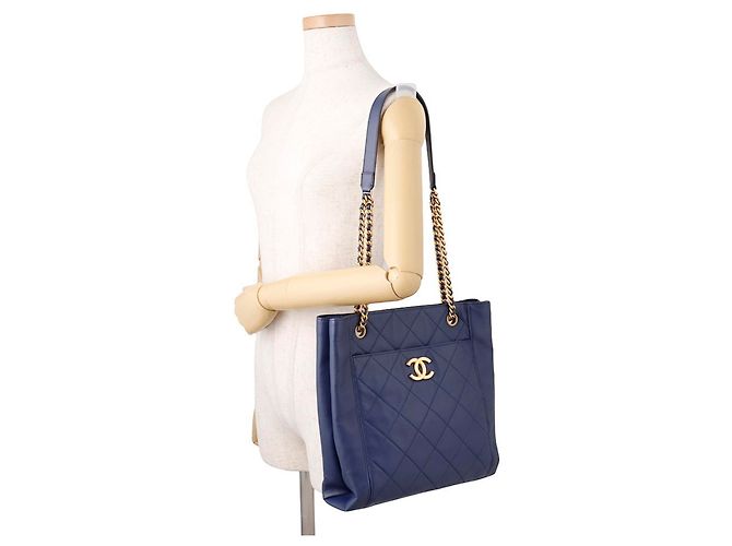 Borsa Chanel Matelassé in Navy Blu navy - vista 4