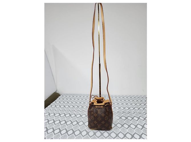 LOUIS VUITTON Monogram Nano Noe Borsa a Secchiello/Crossbody Marrone/Beige Monogramma - vista 14