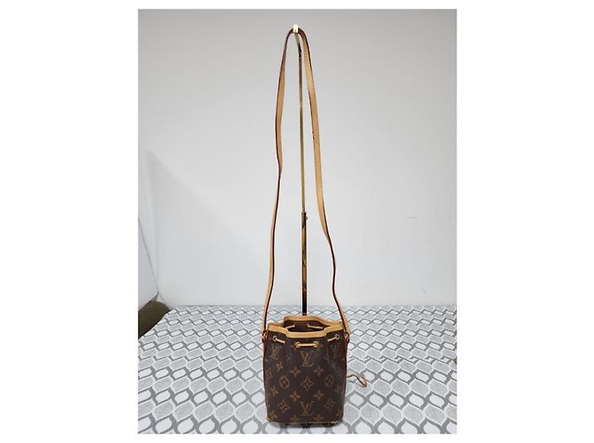 LOUIS VUITTON Monogram Nano Noe Borsa a Secchiello/Crossbody Marrone/Beige Monogramma - vista 3
