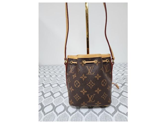 LOUIS VUITTON Monogram Nano Noe Borsa a Secchiello/Crossbody Marrone/Beige Monogramma - vista 6