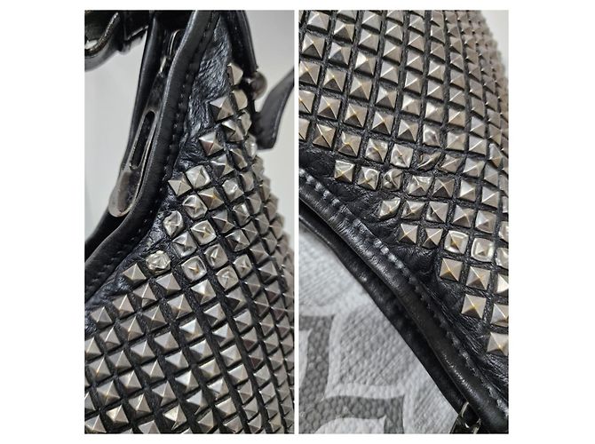 Borsa Hobo a Spalla in Pelle Borchiata Burberry Nero - vista 11