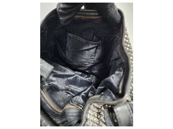 Borsa Hobo a Spalla in Pelle Borchiata Burberry Nero - vista 13