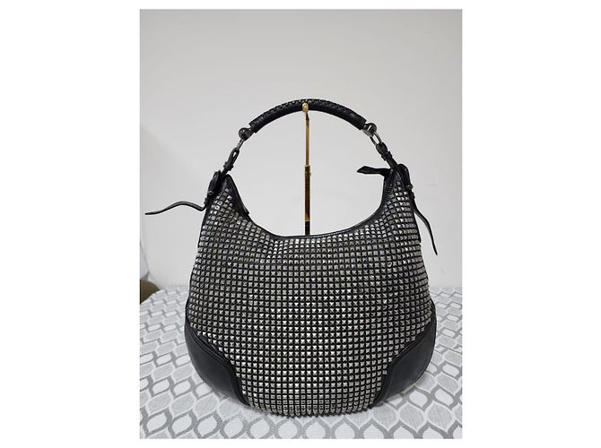 Borsa Hobo a Spalla in Pelle Borchiata Burberry Nero - vista 3