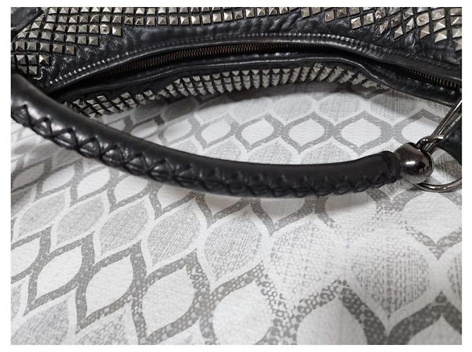 Borsa Hobo a Spalla in Pelle Borchiata Burberry Nero - vista 8