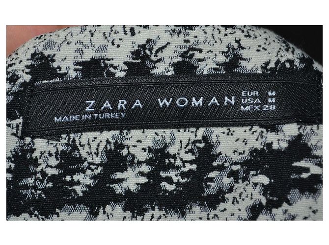 Zara Kleid mit Glockenärmeln und Karomuster Schwarz Weiß - Ansicht 4