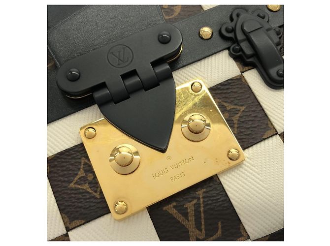 Borsa a tracolla Louis Vuitton Monogram Petite Malle M53201 Marrone Crudo - vista 4