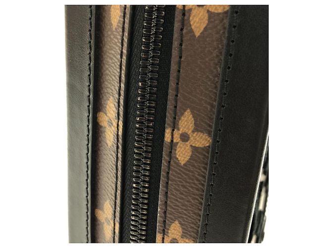 Louis Vuitton Monogram Tuftage Vertical Soft Trunk Schultertasche Braun Schwarz - Ansicht 4