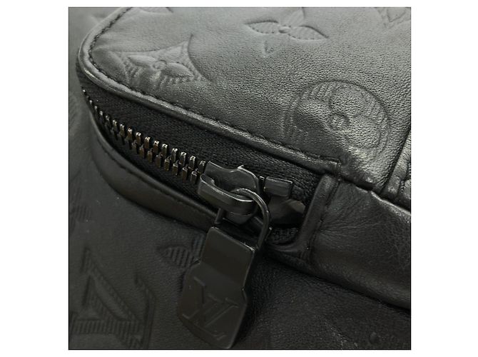 Borsa a tracolla Louis Vuitton Monogram Shadow Racer Nero - vista 5