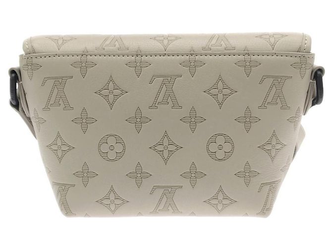 Portafoglio Wearable Louis Vuitton Monogram Shadow Pulse Nero Beige - vista 2