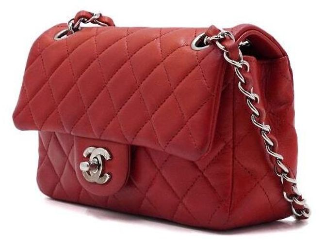 Chanel Borsa a tracolla e crossbody Mini Classic Flap in agnello rosso con catena argentata - vista 2