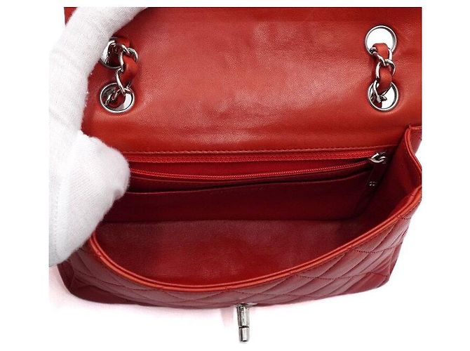 Chanel Borsa a tracolla e crossbody Mini Classic Flap in agnello rosso con catena argentata - vista 5