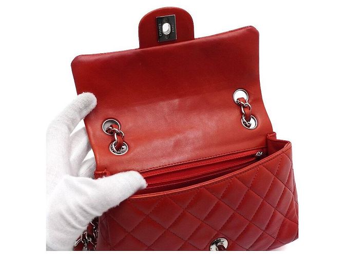 Chanel Borsa a tracolla e crossbody Mini Classic Flap in agnello rosso con catena argentata - vista 6