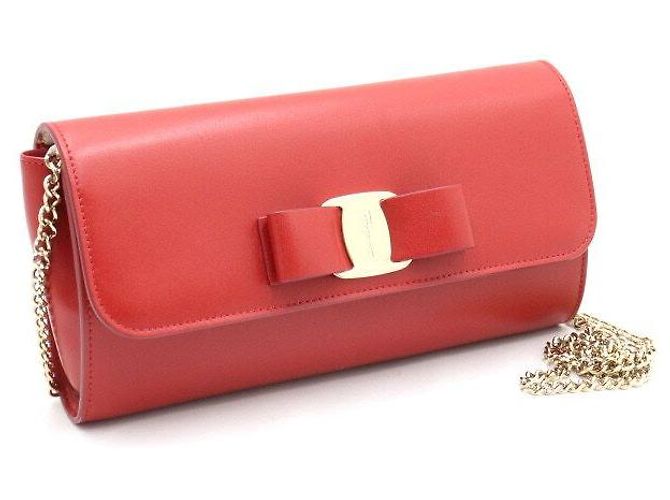 Salvatore Ferragamo Mini clutch rossa con fiocco e borsa a tracolla con catena dorata - vista 3